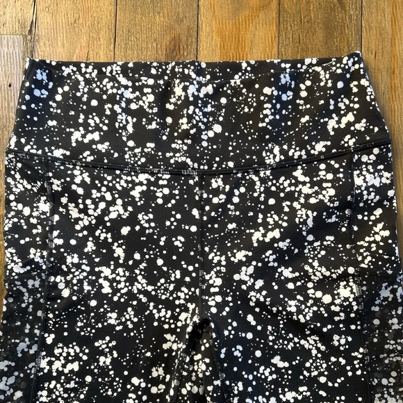 FABLETICS Black And White Speckled On-The-Go PowerHold® High-Waisted
Legging - Picture 5 of 14